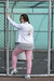 Campera de jeans abotonada sin cintura con roturas blanca con aplique - comprar online