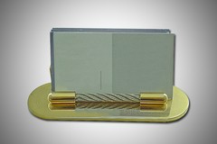 Tarjetero de mesa de metal dorado