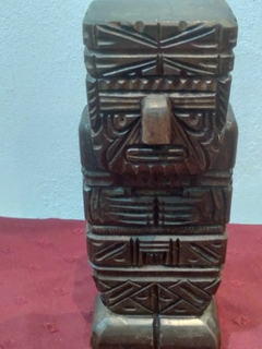 TOTEM EN MADERA TALLADA