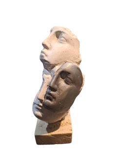 ESTATUILLA EN PIEDRA y YESO