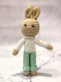 MINI CONEJO FELIPE DE CROCHET