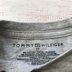 Remera de algodón manga corta cuello en V. TOMMY HILFIGER. T 2 años - comprar online