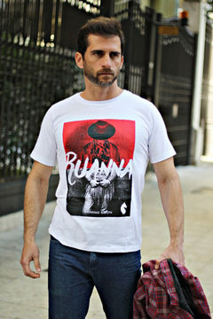 Camiseta Gola Careca Cowboy - Ruanna Inc - RUANNA INC