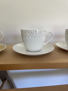 Taza de té blanca