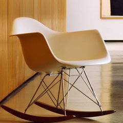 EAMES ROCKING en internet