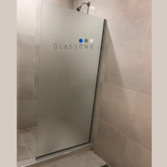 Mampara fija en vidrio laminado esmerilado