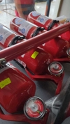 MATAFUEGO 1KG CON SOPORTE - comprar online