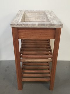 Imagen de VANITORY 3 AGUJEROS MUEBLE Y MESADA TRAVERTINO MADERA MACIZA COLOR ROBLE 63 CM X 45 CM