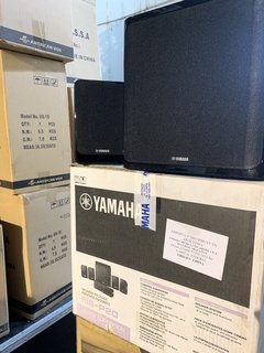 Set de Baffles o parlantes Yamaha NS-P20 con subwoofer activo autoamplificado
