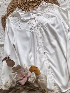Blusa de broderie con botones