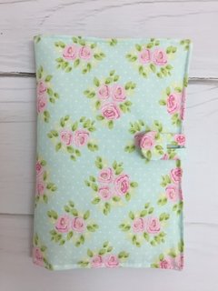 FUNDA LIBRETA SANITARIA VERDE CON FLORES ROSAS