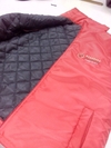 Chalecos con forro impermeable con dos logos.