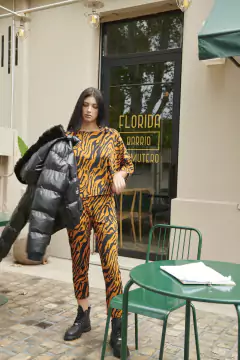 Puffer Elvis Black en internet