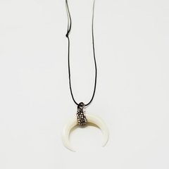 COLLAR PIEL MEDIA LUNA ESPINELA - comprar en línea
