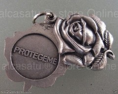 Imagen de 10 Rosas virgen del Rosario medalla dije 3,5 cm souvenirs gde