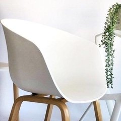 Sillon Hay Blanco base Acero
