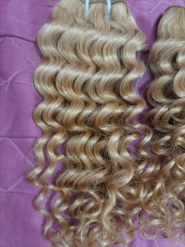 Cabelo Humano Loiro Ondulado Tecido 110g 53cm Lindo