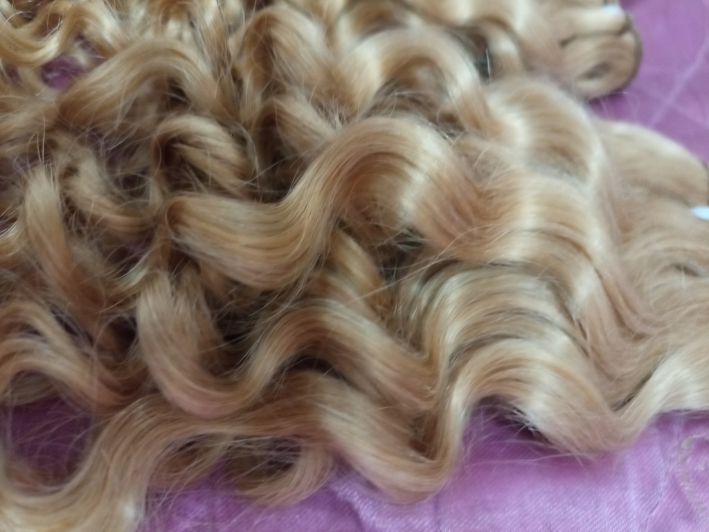 Cabelo Humano Loiro Ondulado Tecido 110g 53cm Lindo