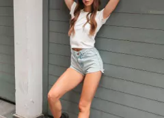 SHORT RIGIDO CELESTE