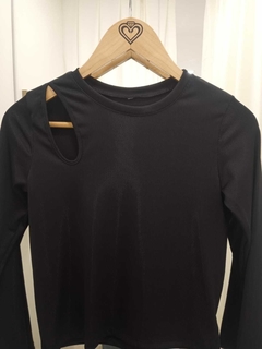 REMERA GEMA MORLEY NEGRA PERLADA C/ DET. GOTA - comprar online