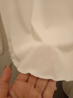 REMERA LONDRES MANGA LARGA MORLEY BLANCA PERLADA - comprar online