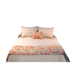 . Pie de cama Onawa .