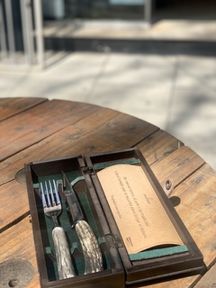 Cubiertos de asta en Caja