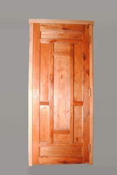 Puerta de madera ciega