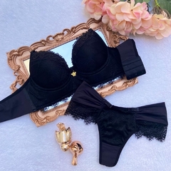 Conjunto preto com renda