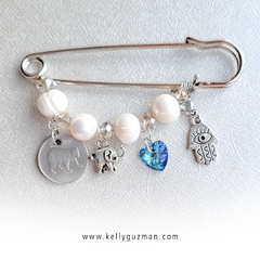 Broche para novia con algo viejo, algo nuevo, algo azul y algo prestado