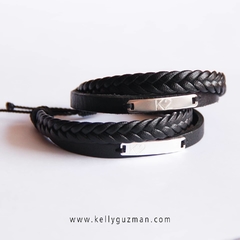 2 Pulseras en cuero con placa personalizada en plata