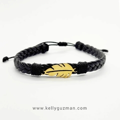 Pulsera en cuerina con dije en acero inoxidable