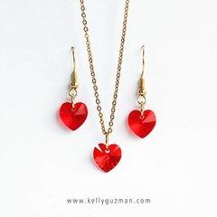Conjunto de corazones rojos con herrajes en acero inoxidable dorado