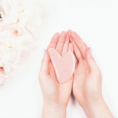 Gua Sha en cuarzo rosado en internet