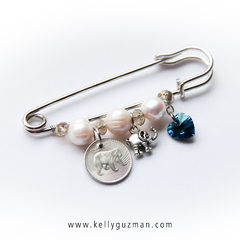 Broche para novia con algo viejo, algo nuevo y algo azul en internet