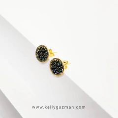 Aretes negros tornasol