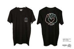 REMERA SAY NO WAR / HANDS / LMTD