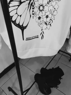 Maxi Buzo Mariposa White en internet