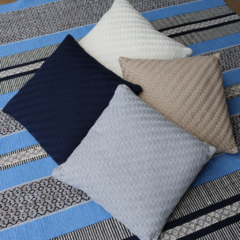 Almofada Cinza de Sofá e Cama Tressê Lyon 50x50 - Oficina da Roça