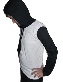 Remera Manga Larga Combinada Con Capucha