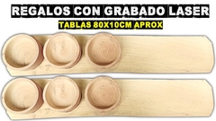Tabla de picadas y asados con cazuelas en madera y grabado laser