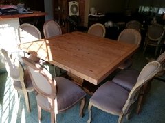 Mesa cuadrada pinotea