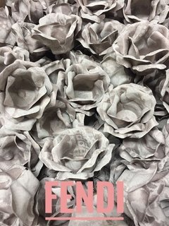 fabric-flower-wrappers-for-large-wedding-sweets-beatriz-fendi
