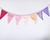 banderines de tela en distintos tonos en internet
