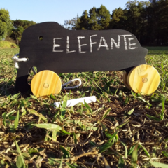 Brinquedo de Madeira Animais em madeira com Roda para Puxar Elefante Brinquedo Educativo - comprar online