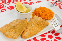 Milanesa de merluza con puré