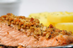 Salmón en croute de nueces con papas al natural - comprar online