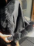 Short black alpaca cape & fur ponpons en internet