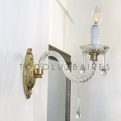 Aplique de pared de 1 luz con base de bronce dorada y brazo de vidrio en internet