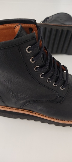 BORCEGO CUERO FONDO GOMA COLOR NEGRO - comprar online